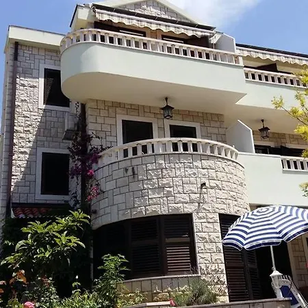 Mario&marina Konukevi 3*